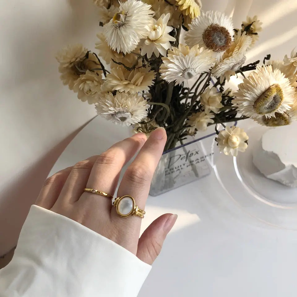 18K gold vintage pearl shell ring elegant women’s jewelry