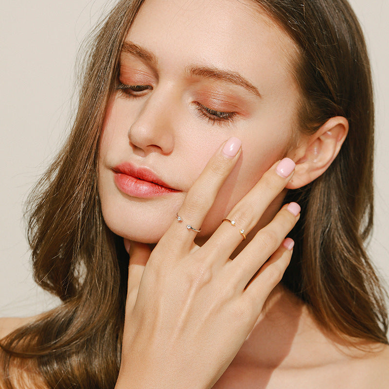 Elegant geometric design ring with zircon stone in sterling silver