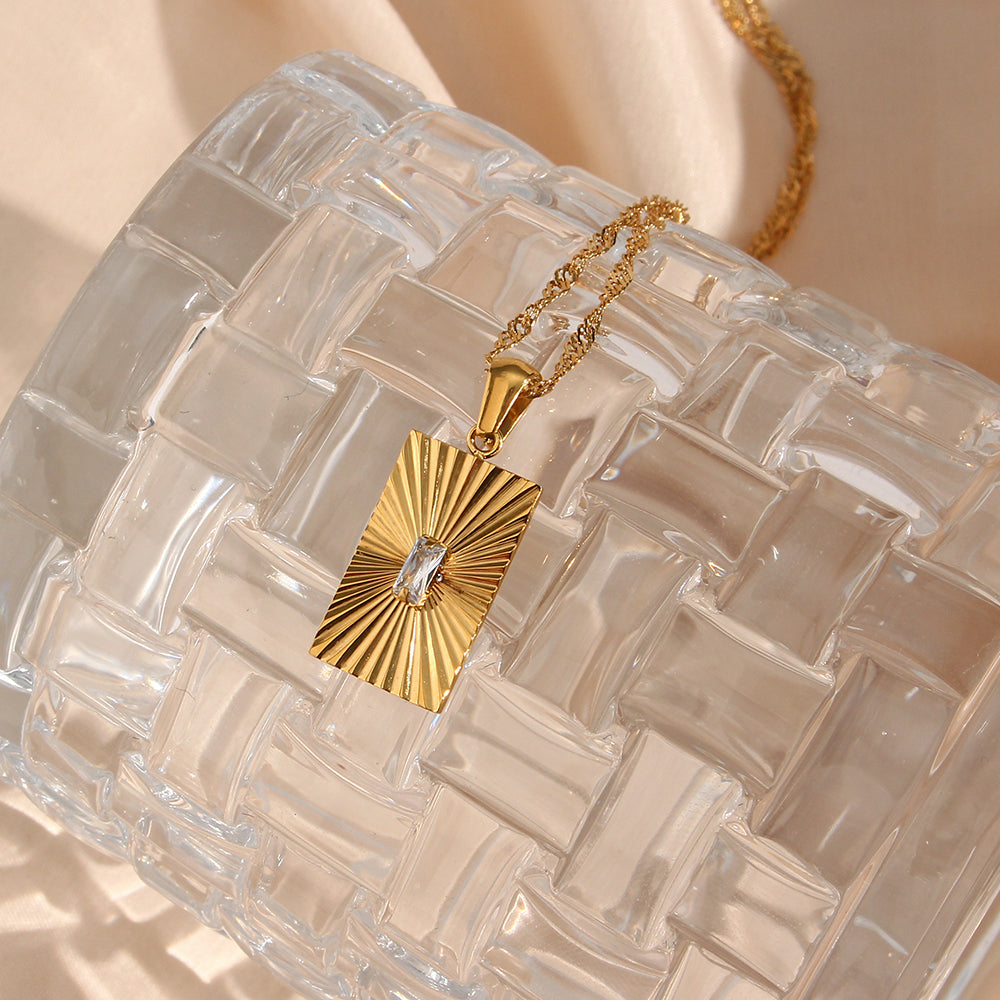 timeless-blossoming-charm-necklace-stainless-steel-detail