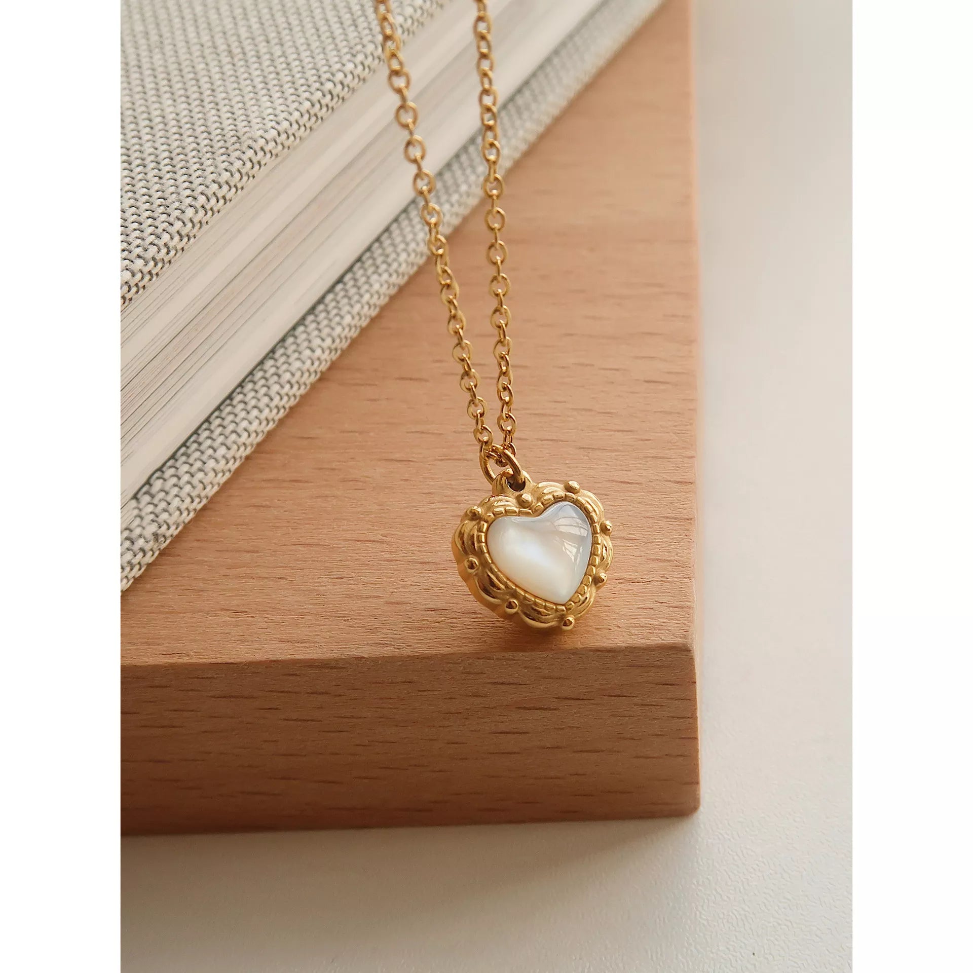 Durable gold heart pattern necklace charm elegant accessory