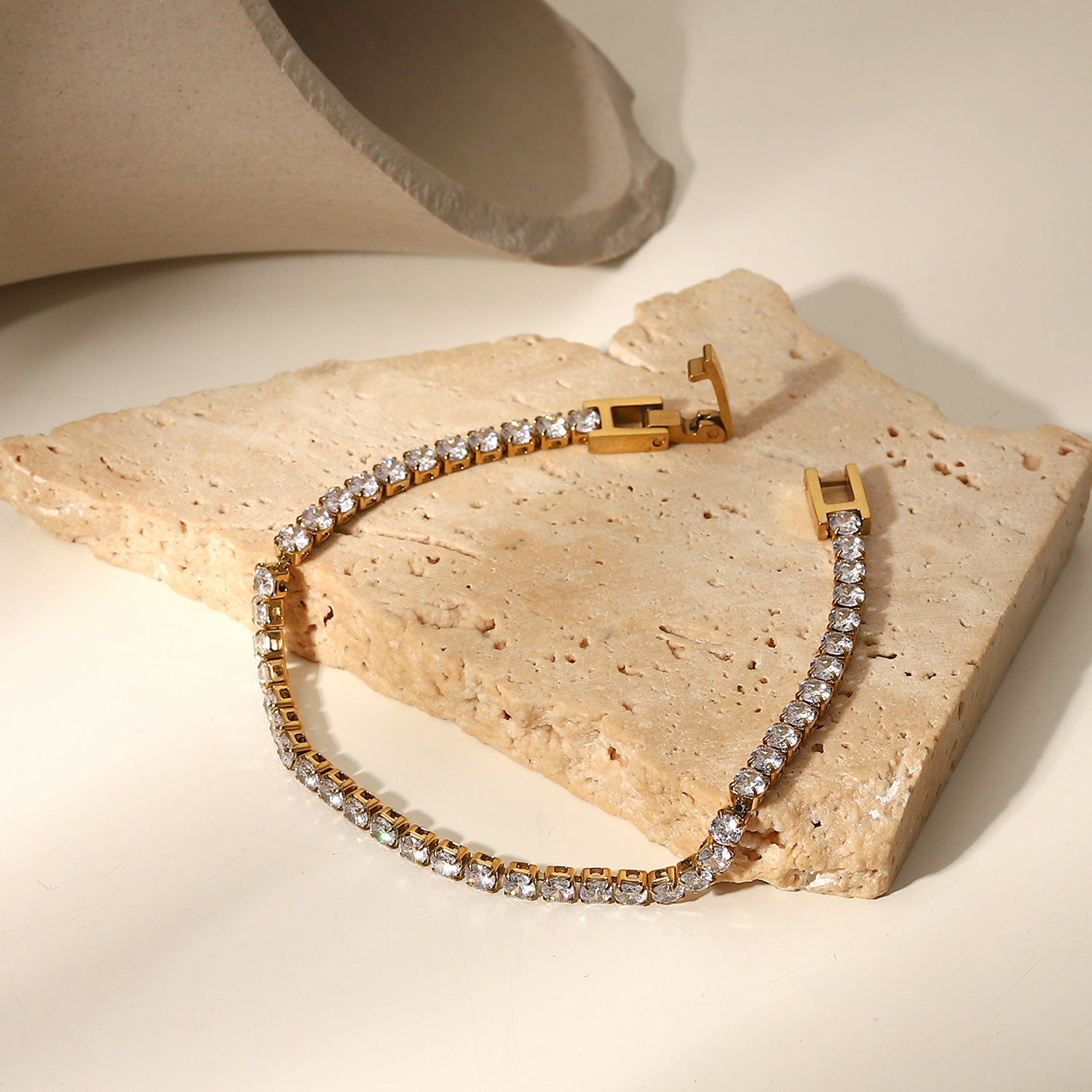 Timeless bracelet with 18K gold inlay and zircon stones