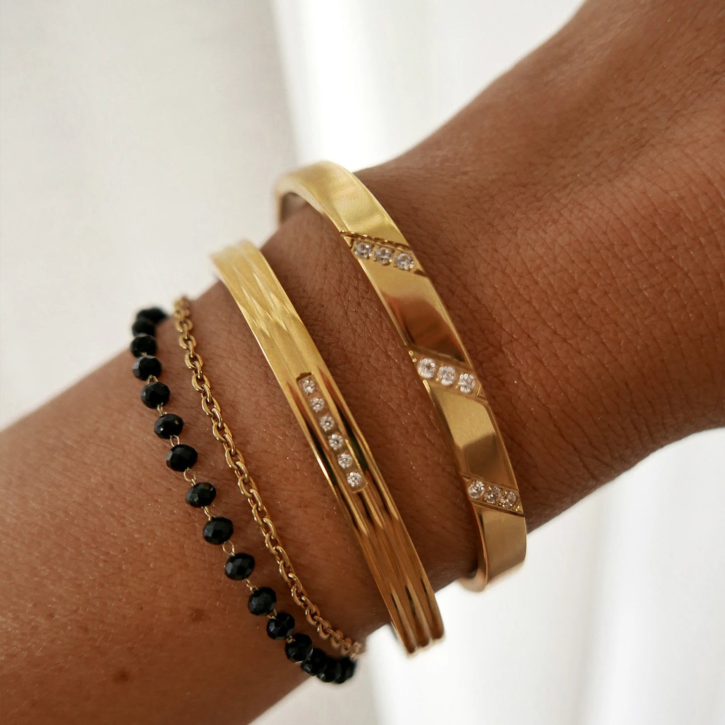 Elegant women’s gold plated stainless steel zirconia bracelet