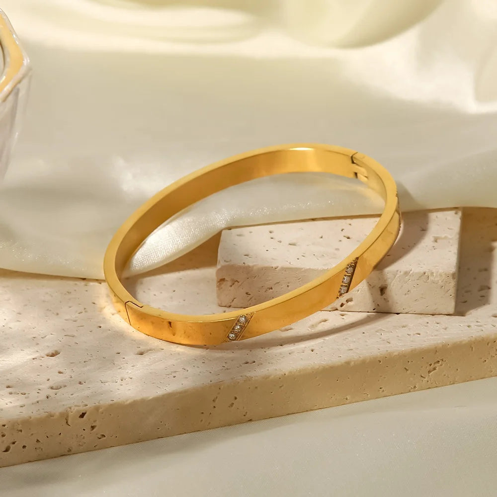 Durable stainless steel bracelet gold plated with zirconia design