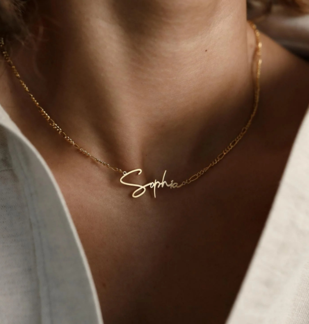 Classic personalized necklace with engraved script name chain