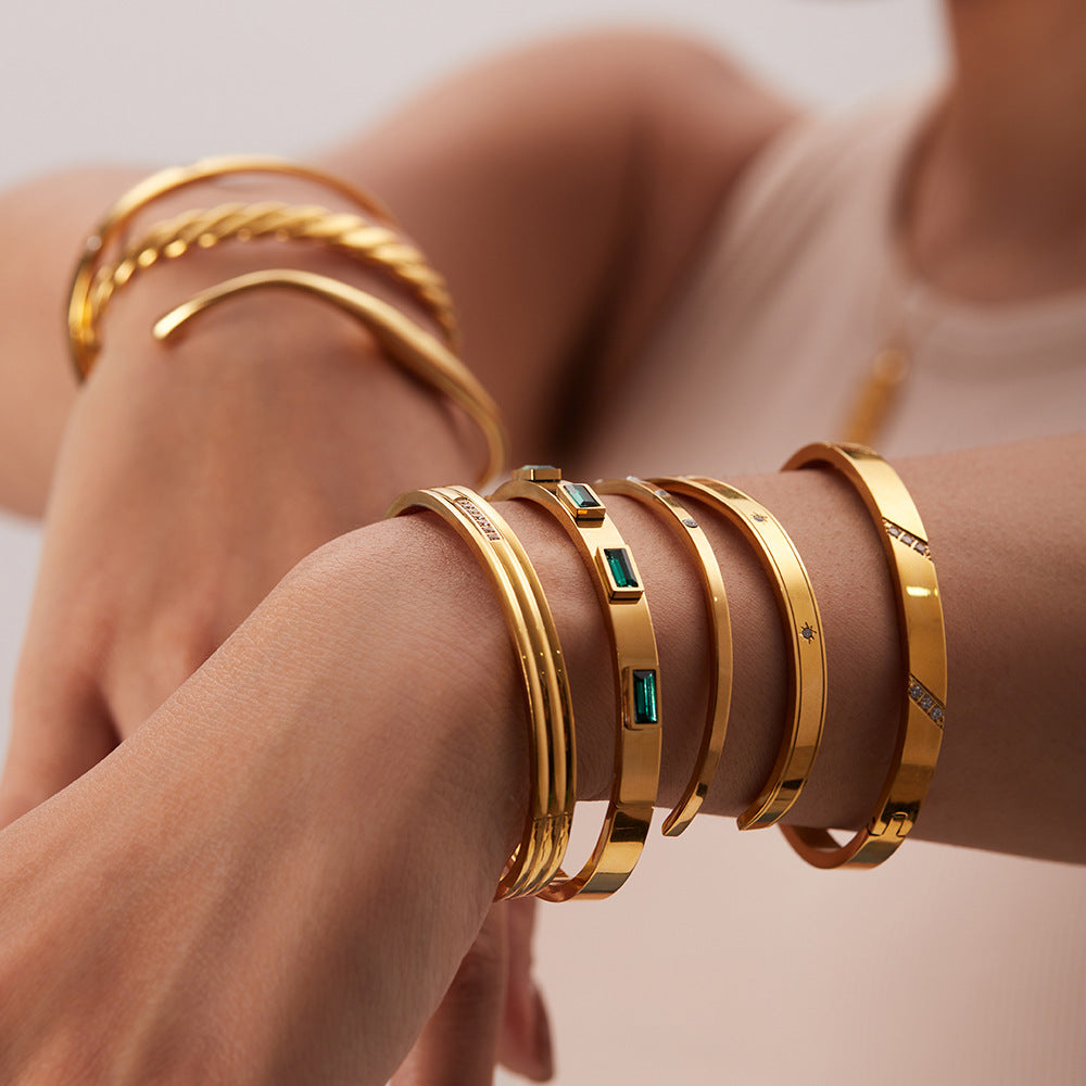 Durable stainless steel bracelet gold plated with zirconia design