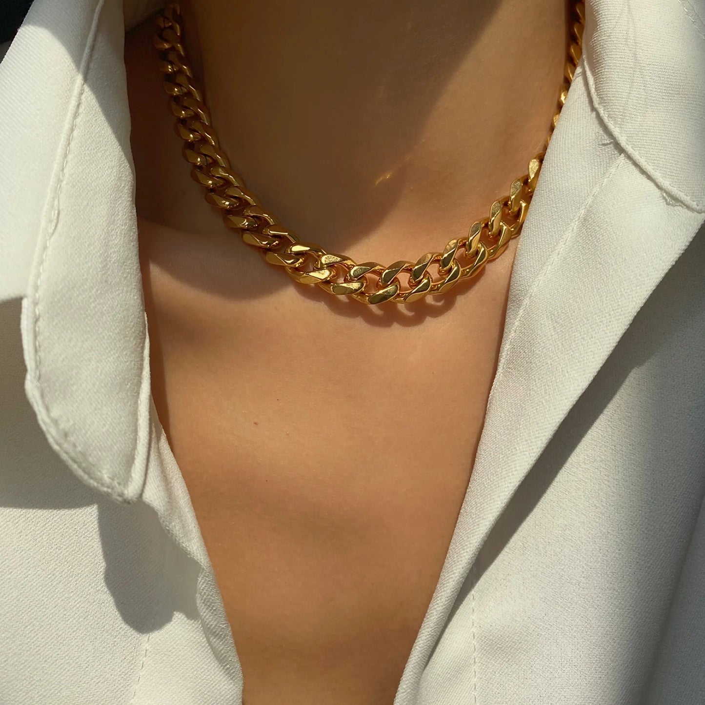 Modern fashion jewelry short chunky chain necklace versatile