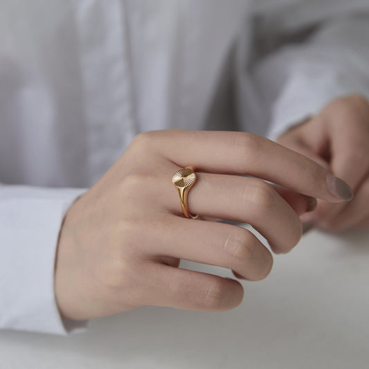 Minimalist sunshine inspired signet ring in gold plated stainless steel
