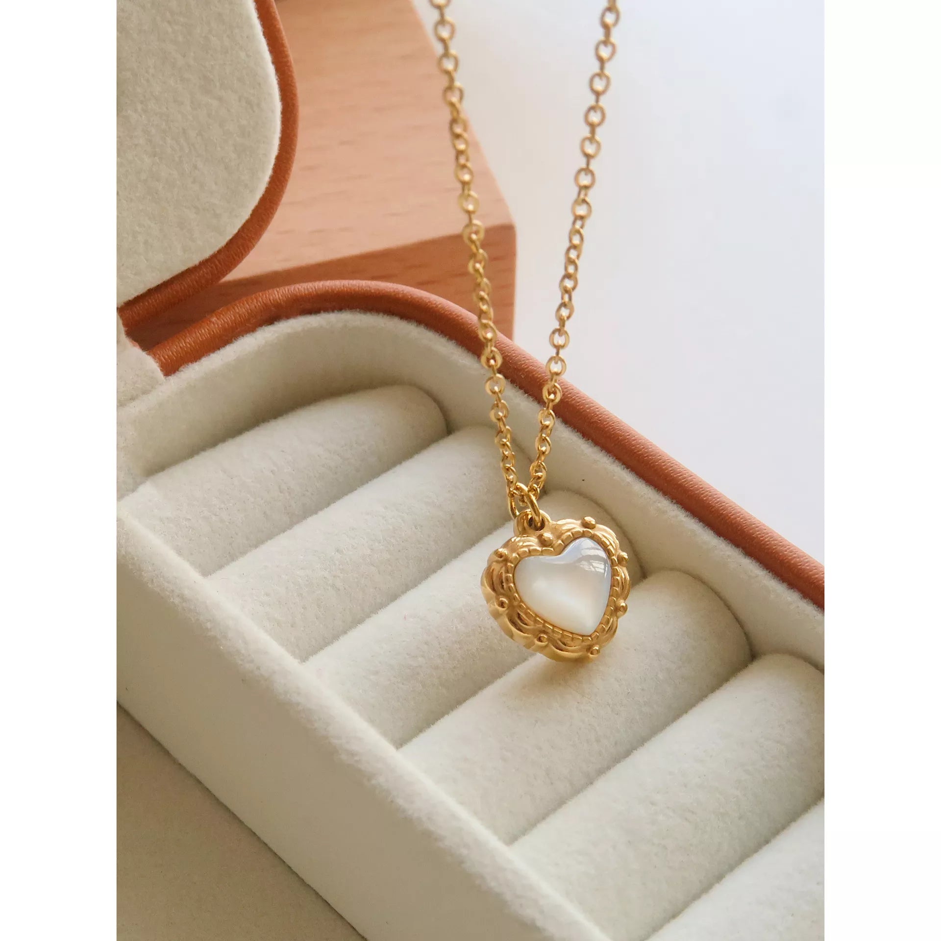Durable gold heart pattern necklace charm elegant accessory
