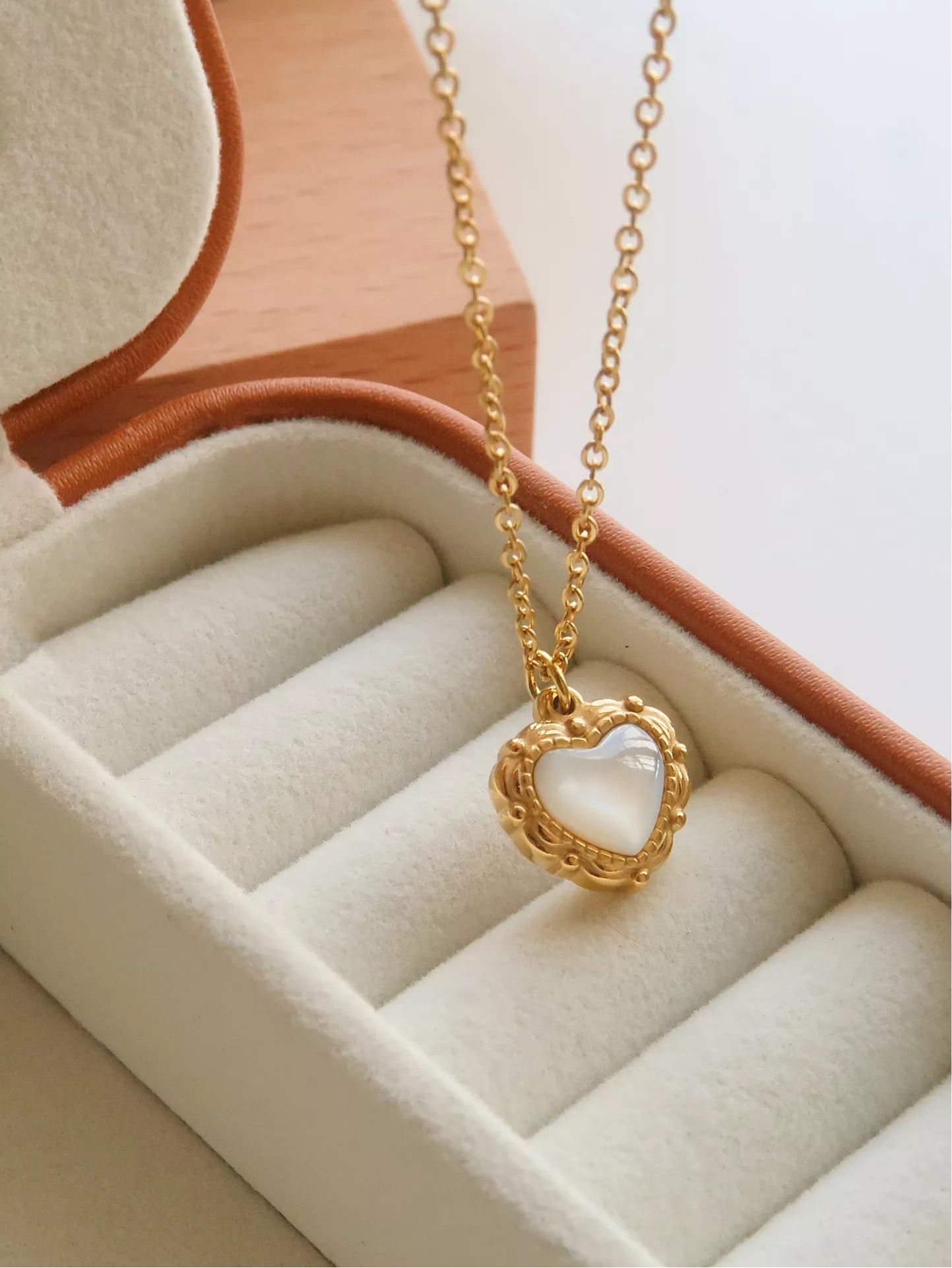 Durable gold heart pattern necklace charm elegant accessory
