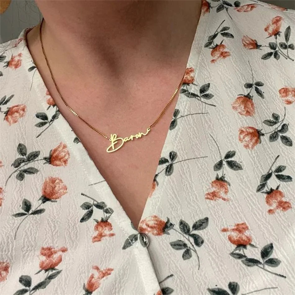 Women’s jewelry classic engraved name necklace everyday style