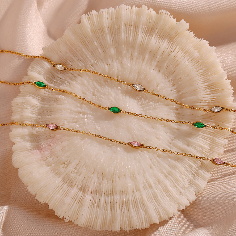 Refined zircon collar necklace crafted in stainless steel gold plated