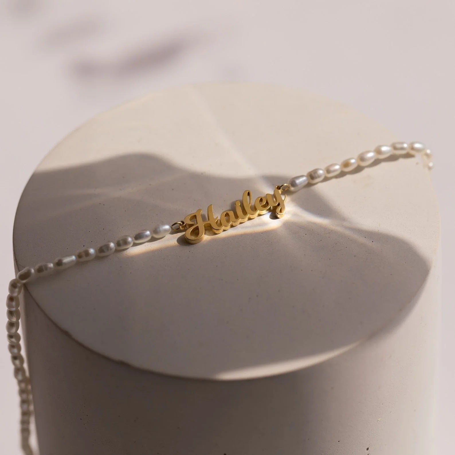 Timeless waterproof pearl necklace with custom nameplate detail