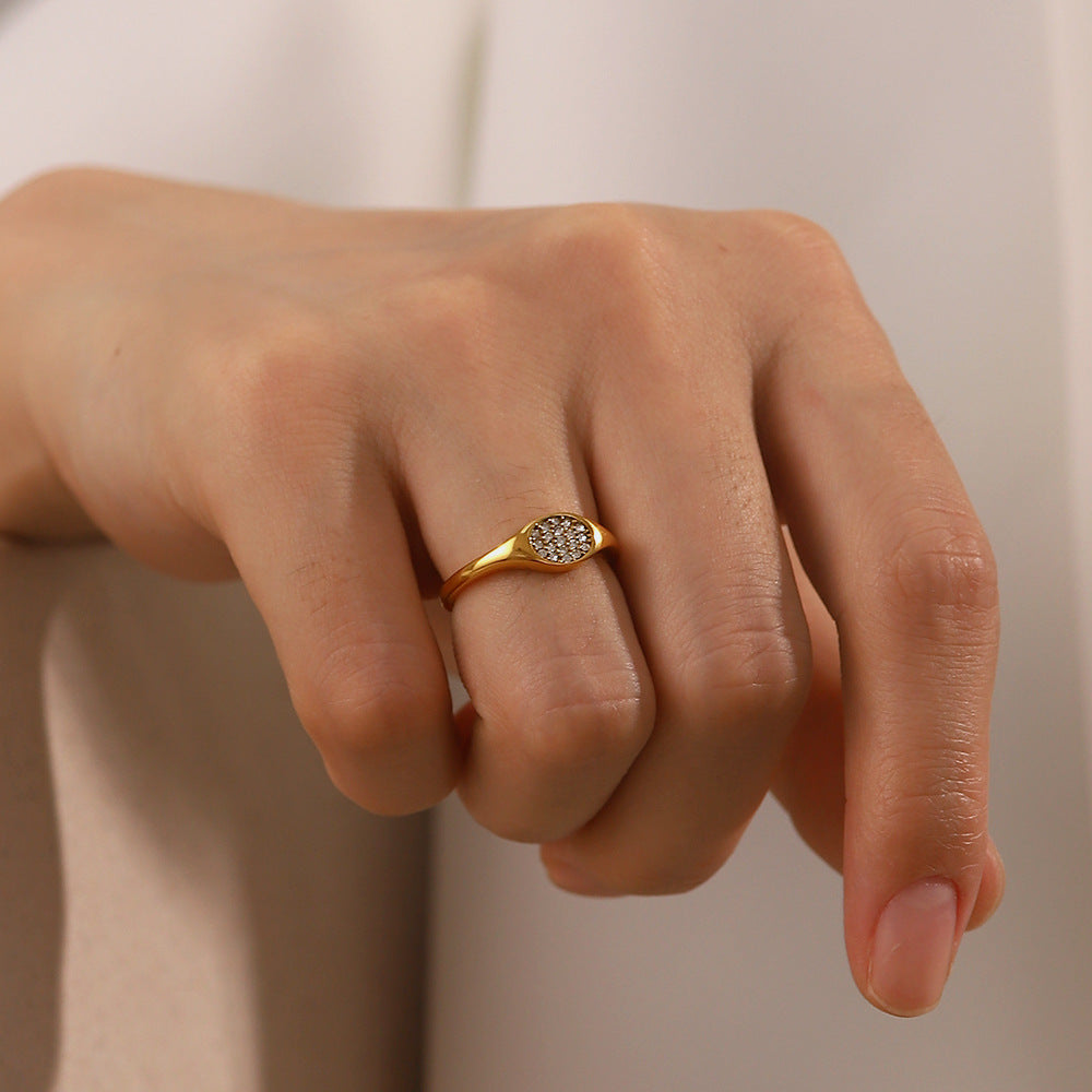 Women’s stainless steel ring set with white zircon stones