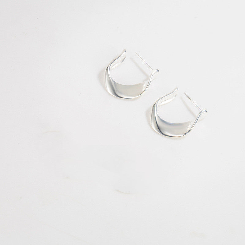 C-shaped twisted earrings modern women’s statement jewelry