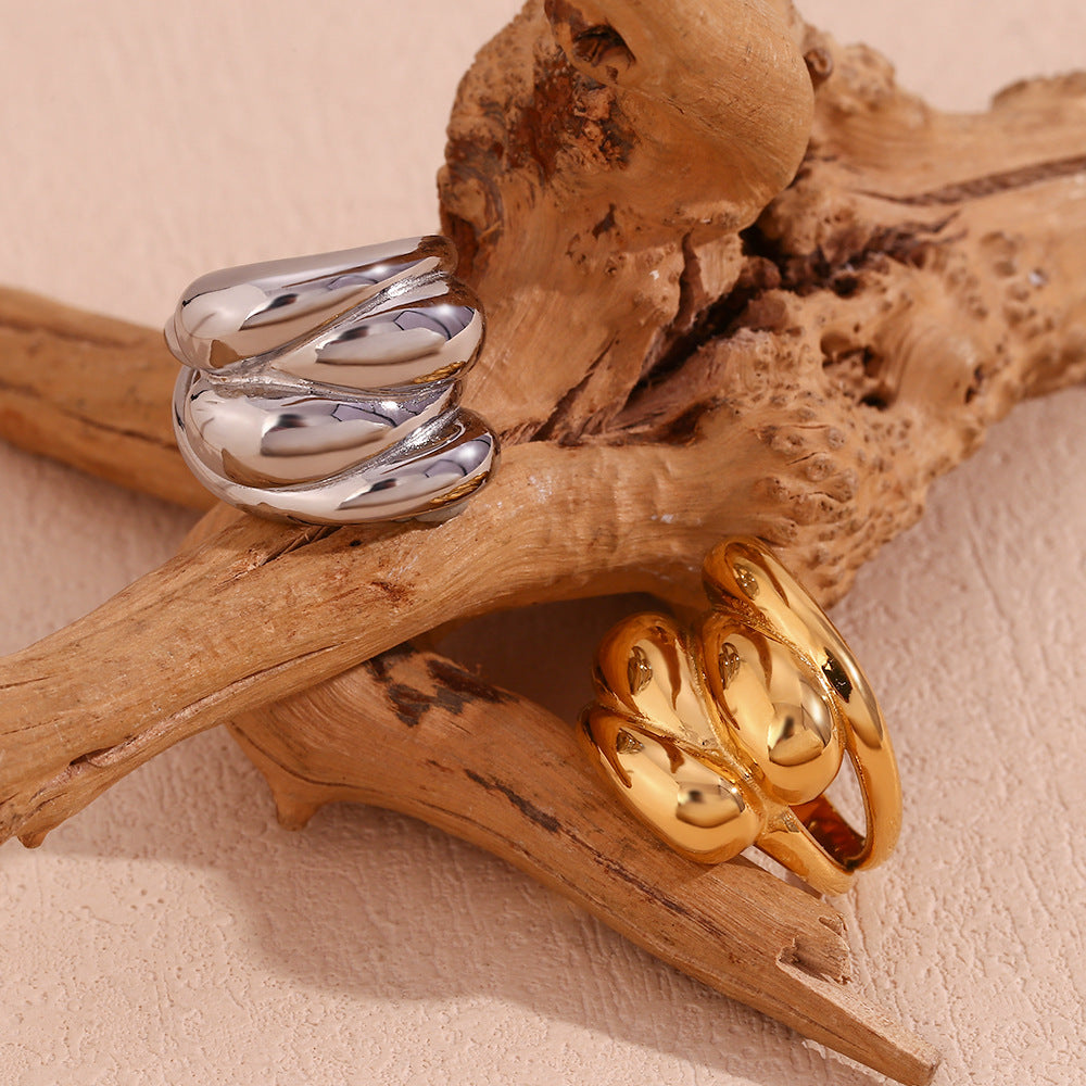 The Riviera Ring dome wave ring gold Purajoia view 4