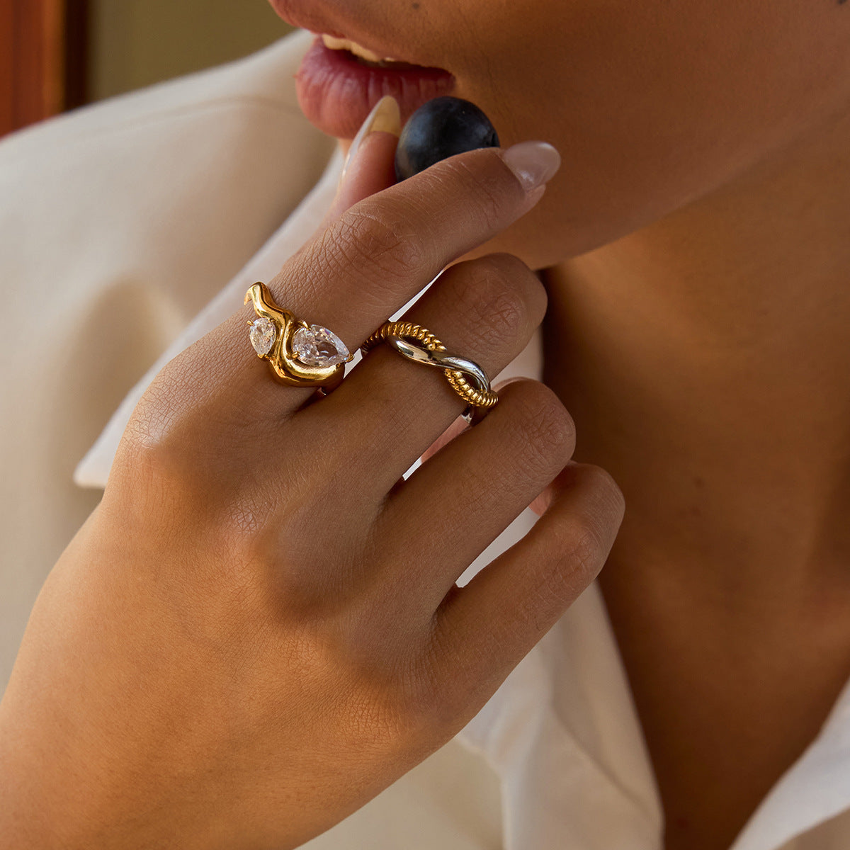 The Onda Ring gold zircon wave ring Purajoia view 3