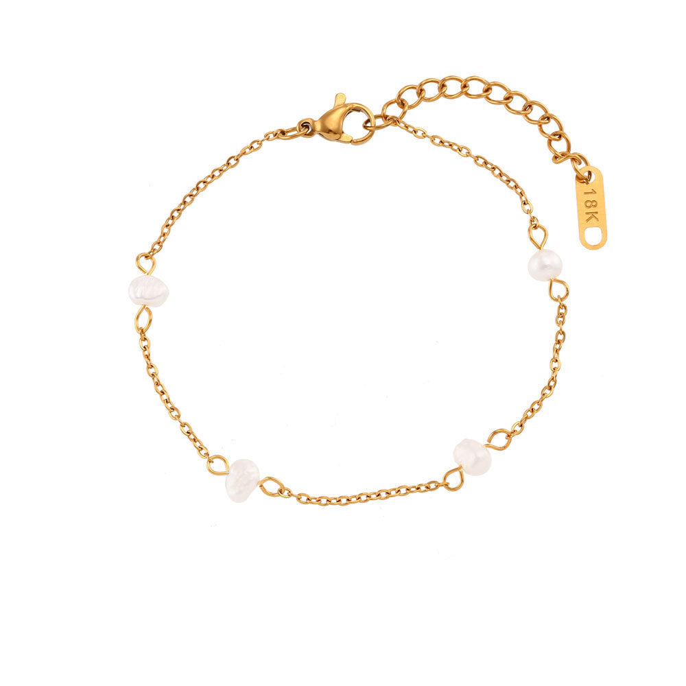 Pearls and Gold Harmony: 18K Gold-Plated Bracelet