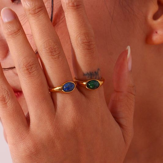 Timeless everyday ring with oval natural stone and gold plating