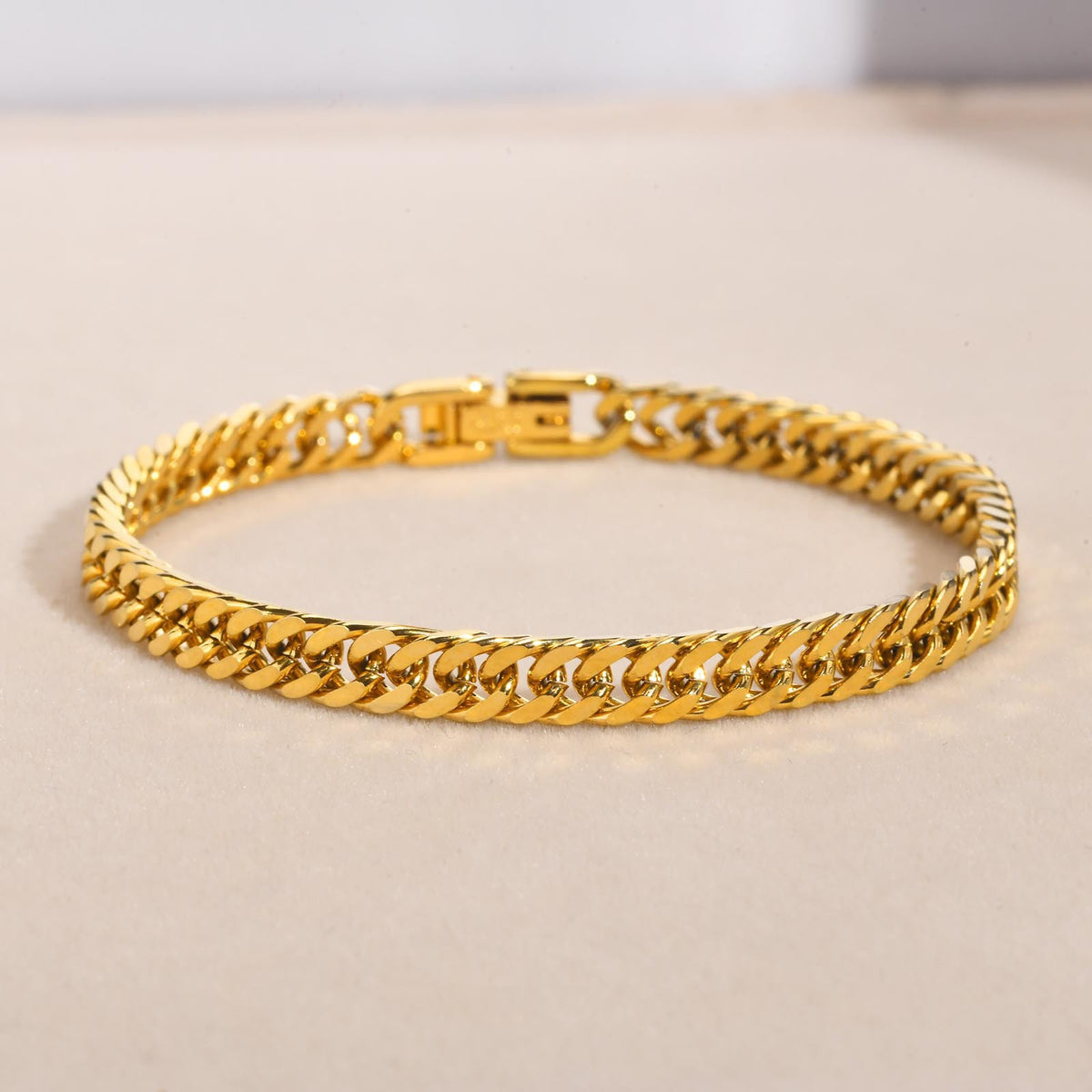 The Intreccio Bracelet woven chain bracelet gold Purajoia view 4