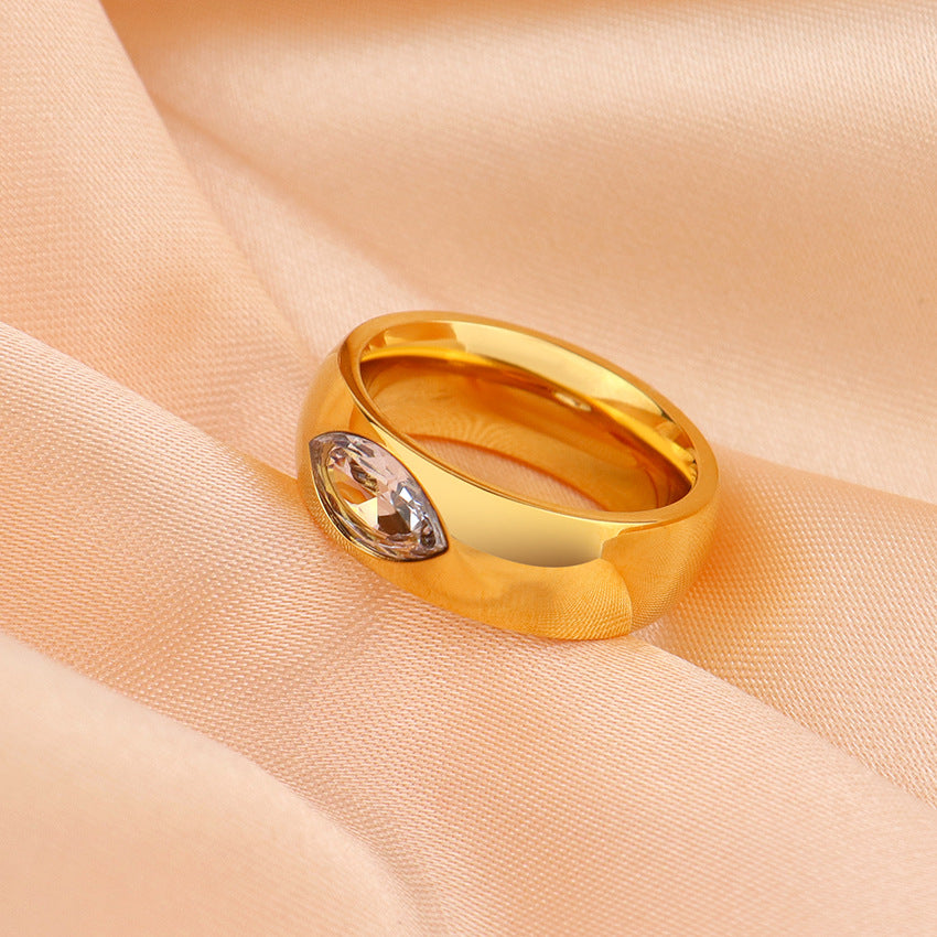 The Cristallo Ring clear square stone ring gold Purajoia view 5