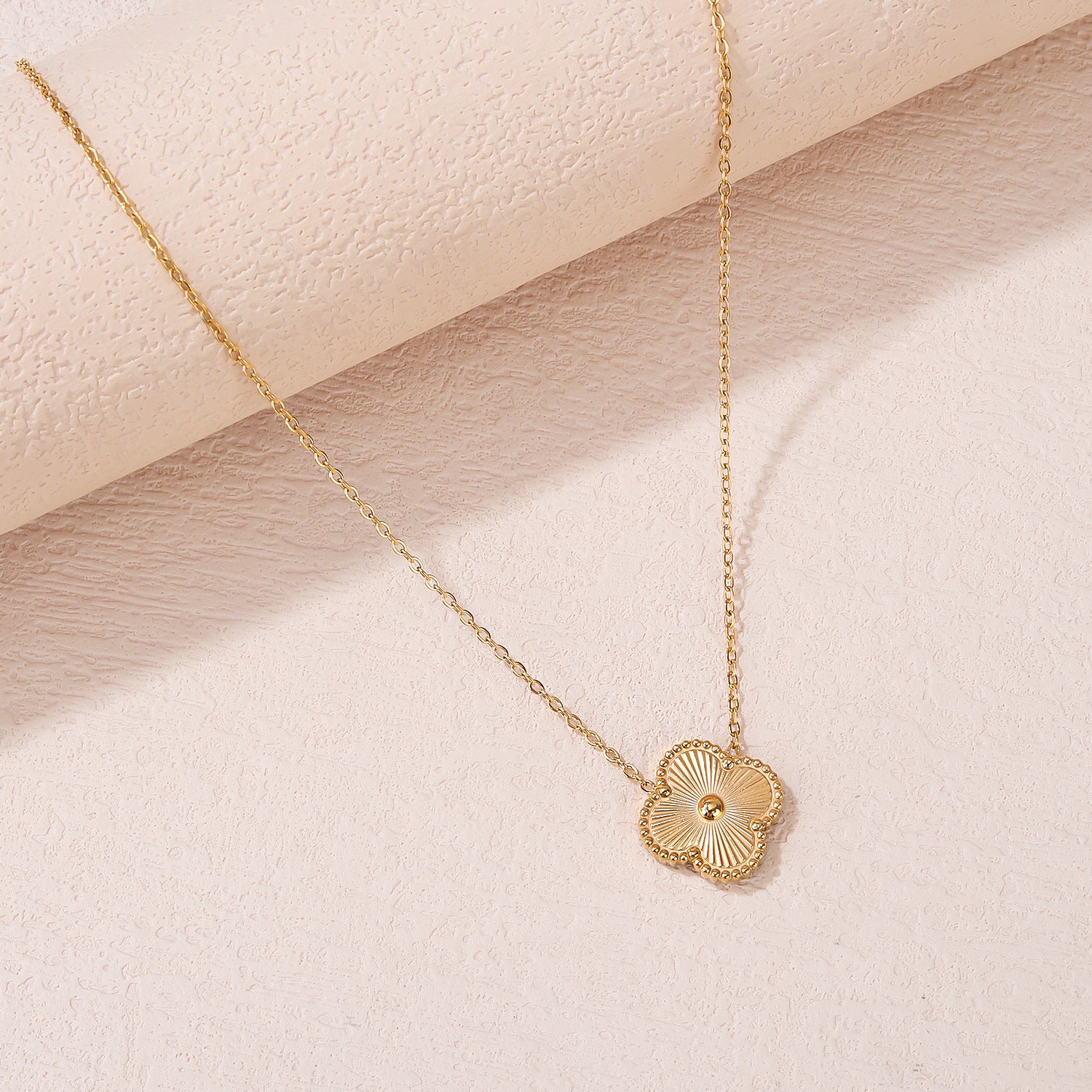  Flower Shape Pendant Clavicle Chain