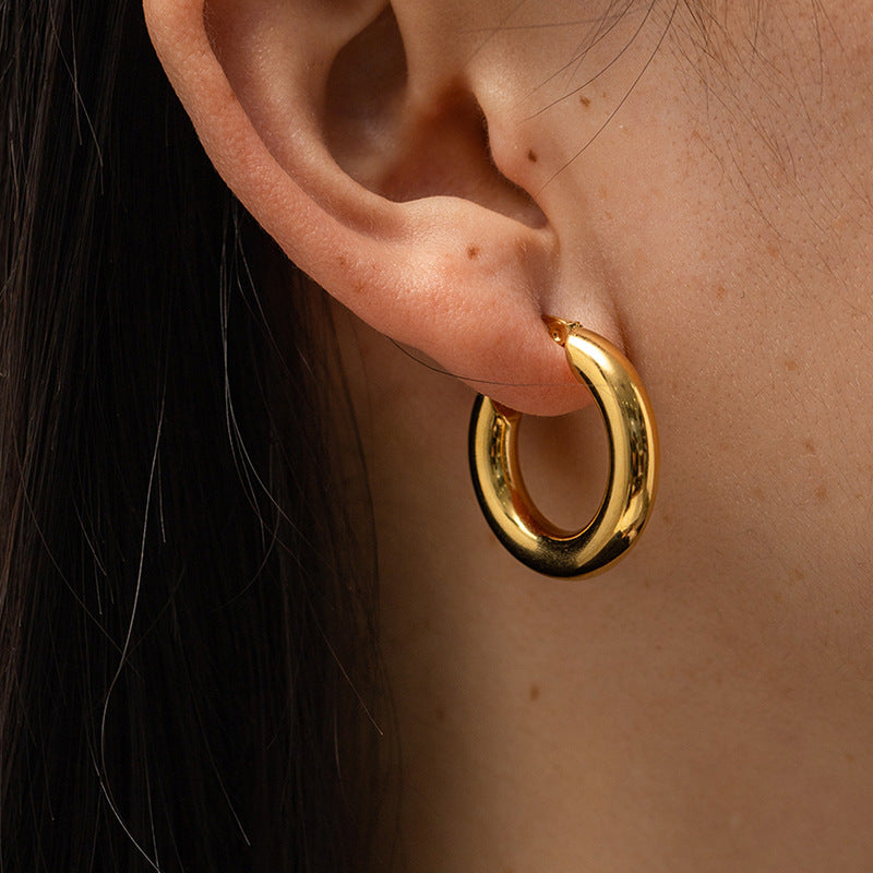 The Odette Earrings gold circle hoop earrings Purajoia view 2