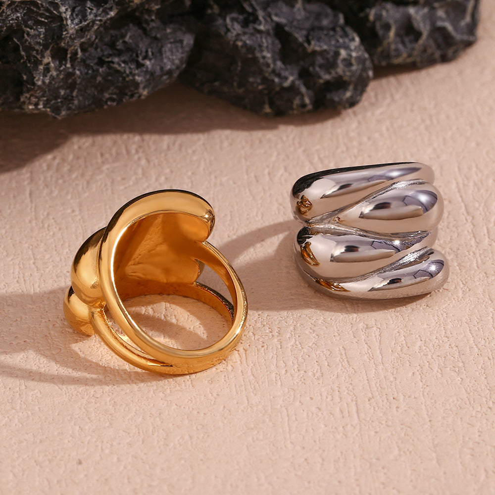 The Riviera Ring dome wave ring gold Purajoia view 5