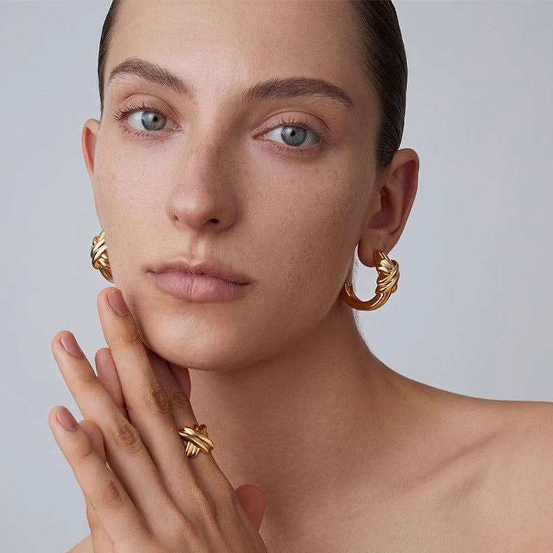 The Boucle Earrings c shape stud earrings gold Purajoia