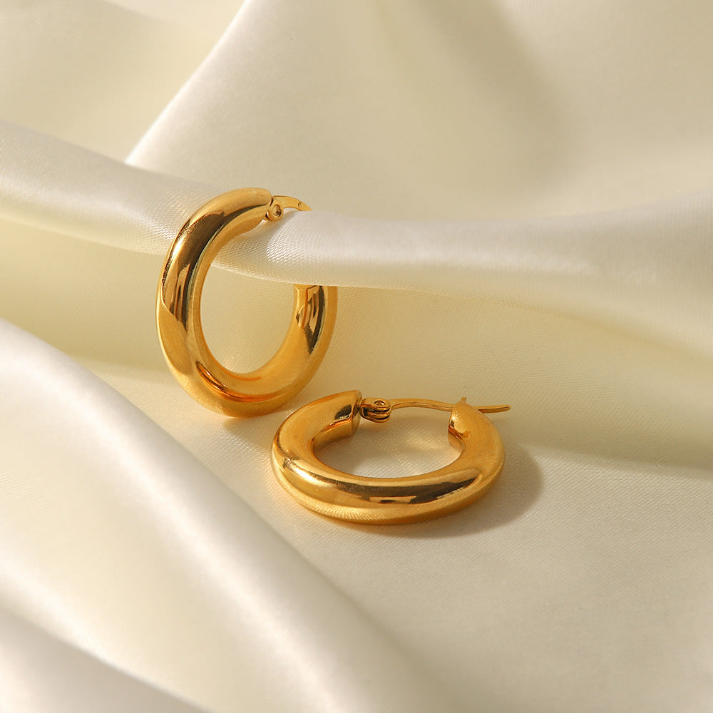 The Odette Earrings gold circle hoop earrings Purajoia view 3