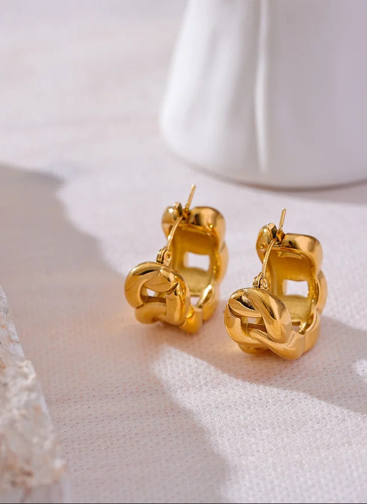 The Roma Earrings chunky gold hoop earrings Purajoia view 4