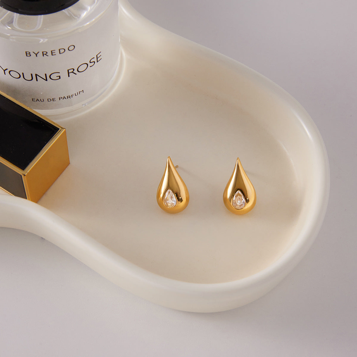 The Goccia Earrings zircon teardrop earrings gold Purajoia view 3