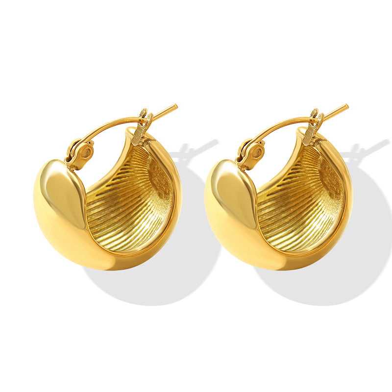 Captivating U-shaped stainless steel stud earrings with 18K gold plating, a perfect blend of modern allure and timeless sophistication.