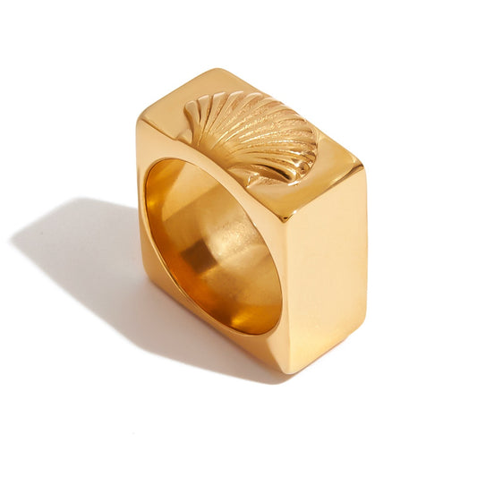 The Siena Ring gold shell signet ring Purajoia view 5