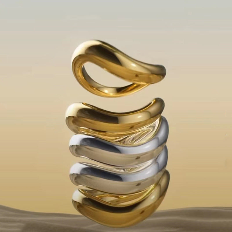 Curved gold band ring on woman's finger — PURAJOIA