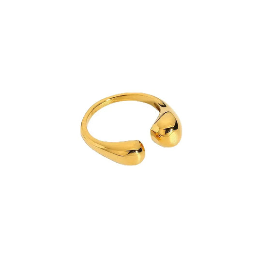 Shop high-polished gold-plated stainless steel rings at Purajoia. Fashion-forward design and durable stainless steel with a stunning gold plating. Available in various sizes for the perfect fit.