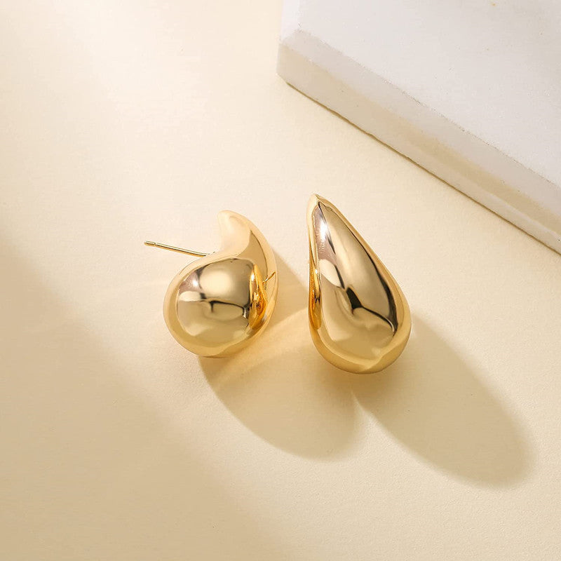 Stylish gold waterdrop hoop earrings.