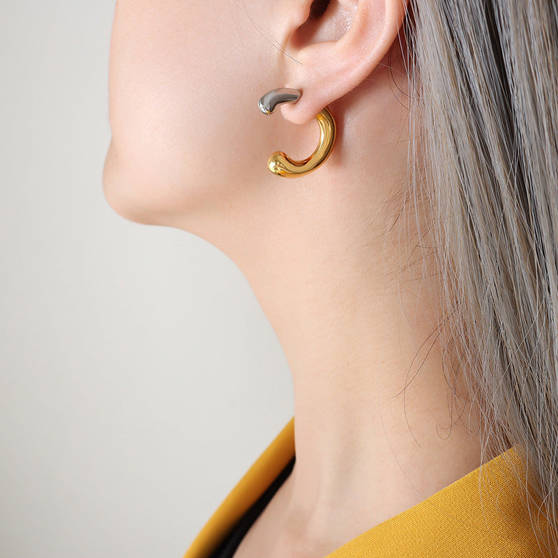 Stainless steel C-shaped earrings with a contemporary two-tone splicing design, blending style and durability for a versatile and elegant accessory