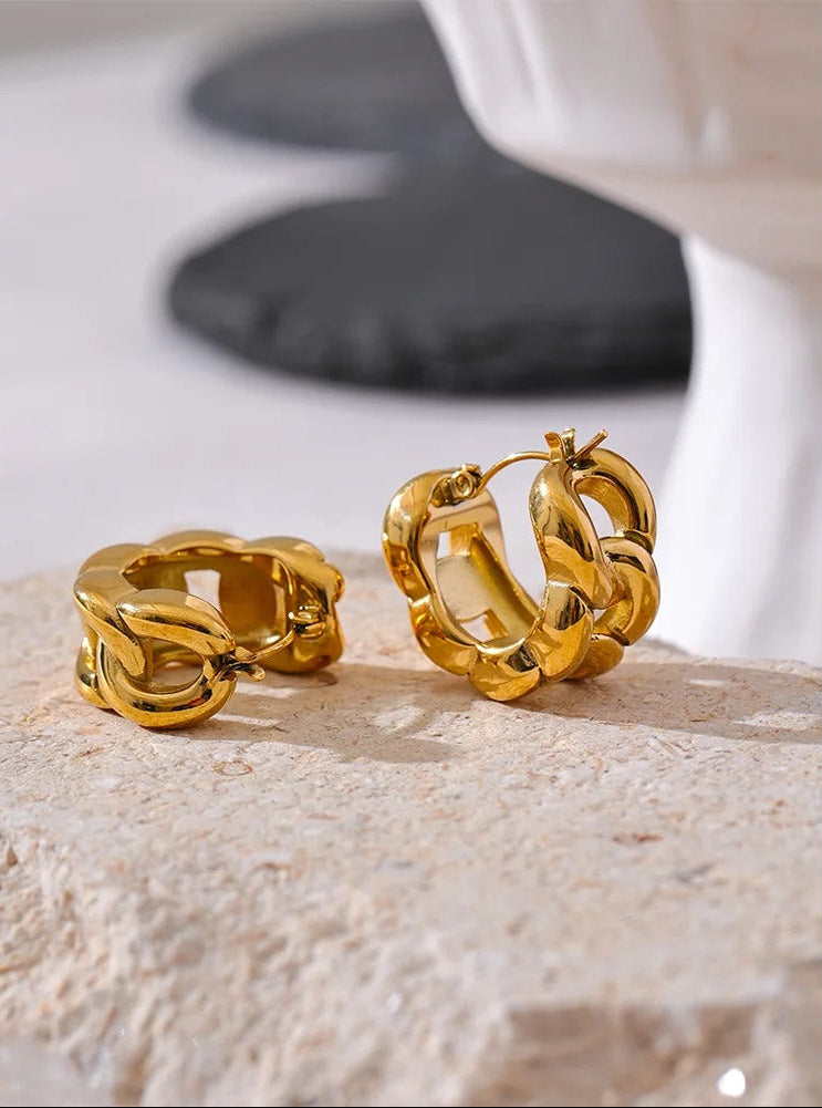 The Roma Earrings chunky gold hoop earrings Purajoia view 5