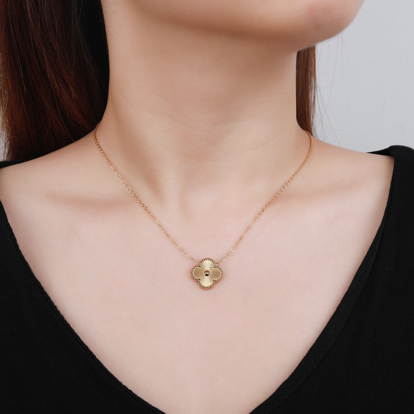  Flower Shape Pendant Clavicle Chain