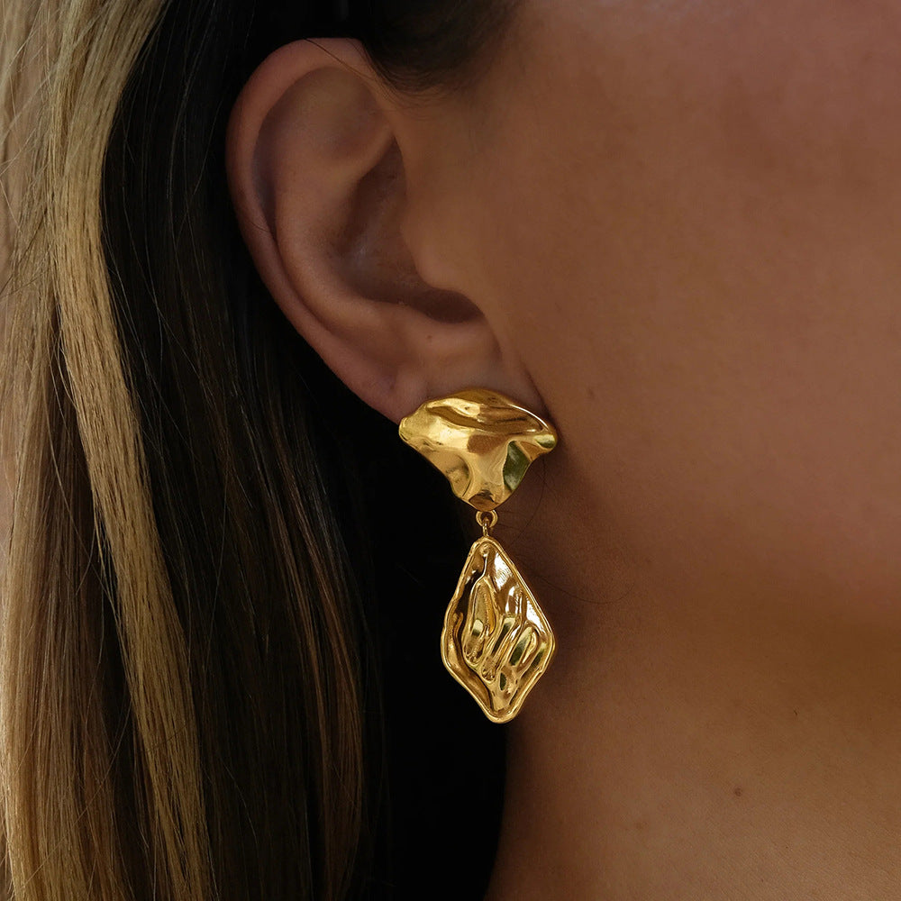 18K gold-plated stainless steel accessory, a luxurious and versatile statement piece for timeless elegance.