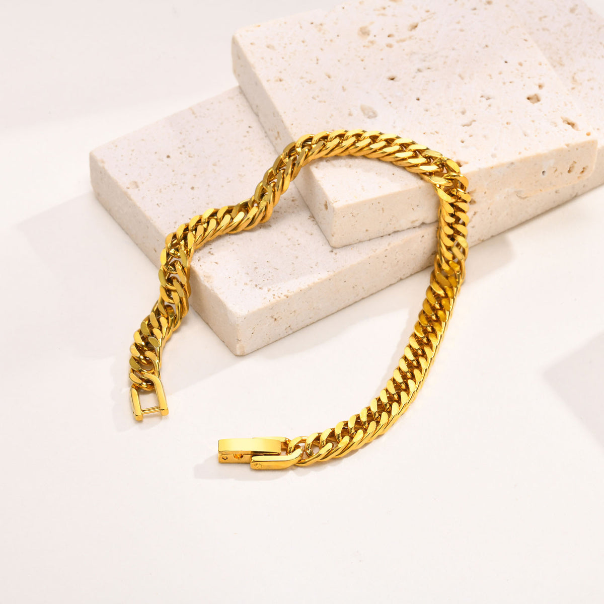 The Intreccio Bracelet woven chain bracelet gold Purajoia view 2