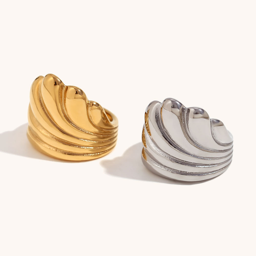 The Marea Ring gold wave ring Purajoia view 2