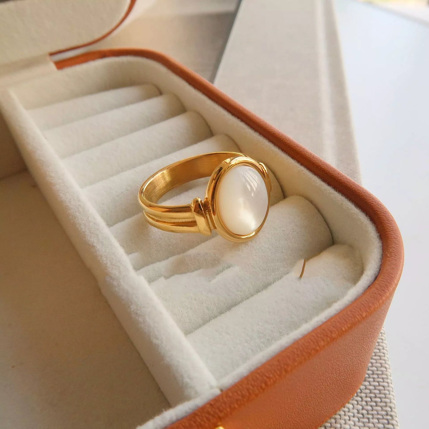 18K Gold Vintage Pearl Shell Ring - Oval shaped, handmade jewelry piece