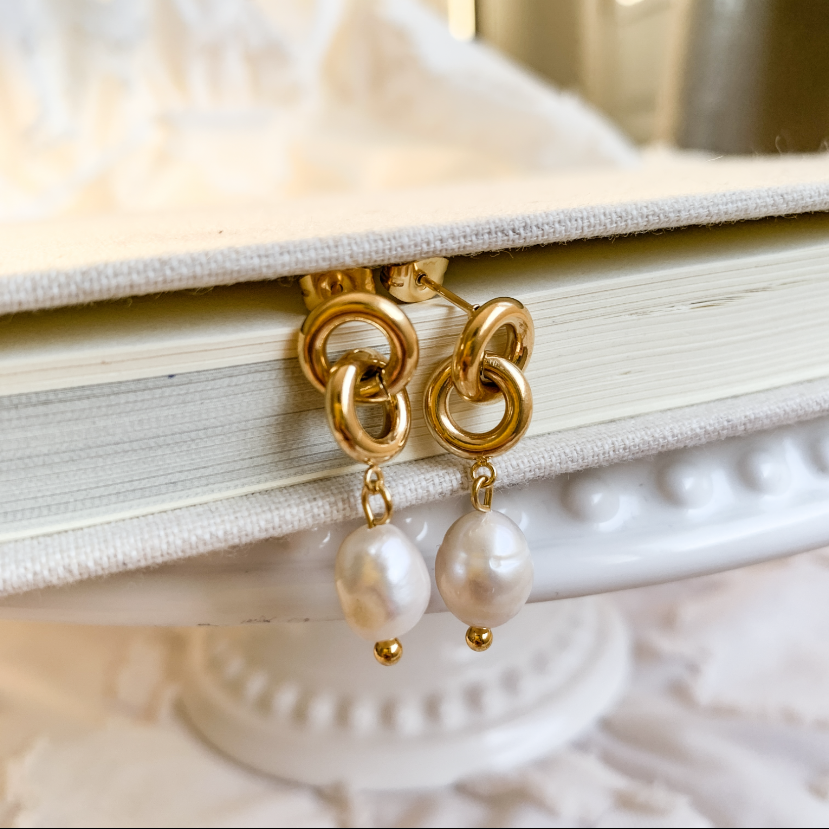 Stylish freshwater pearl earrings in a unique baroque shape. Elegant and versatile, these pearl earrings are perfect for any occasion. Made with high-quality materials for comfortable and long-lasting wear.