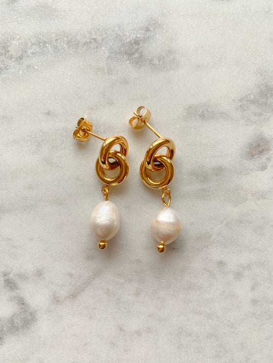 Stylish freshwater pearl earrings in a unique baroque shape. Elegant and versatile, these pearl earrings are perfect for any occasion. Made with high-quality materials for comfortable and long-lasting wear.