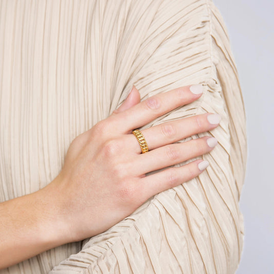 Durable hypoallergenic gold plated stainless steel chain ring