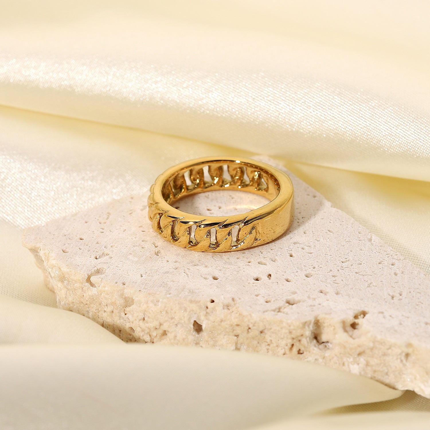 Gold plated stainless steel chain ring versatile women’s jewelry