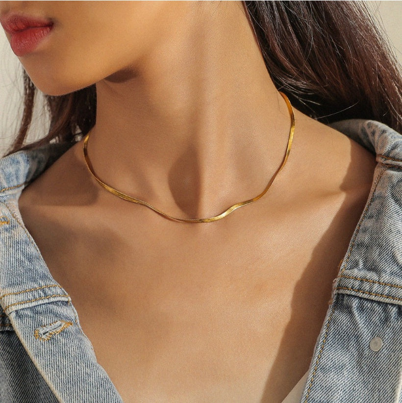 Sleek gold necklace with stainless steel and gold plating